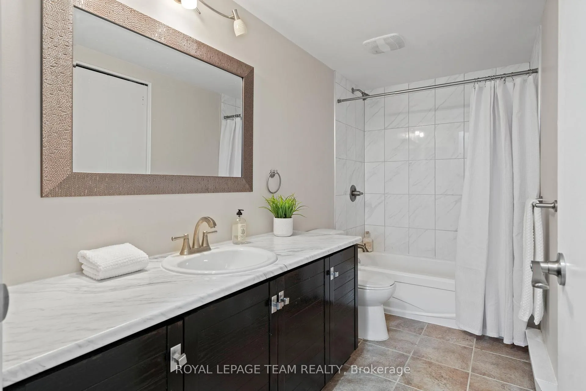 Photo 20 of 90 Haxby Private, Ottawa, Hunt Club Park/Greenboro — HOMEH