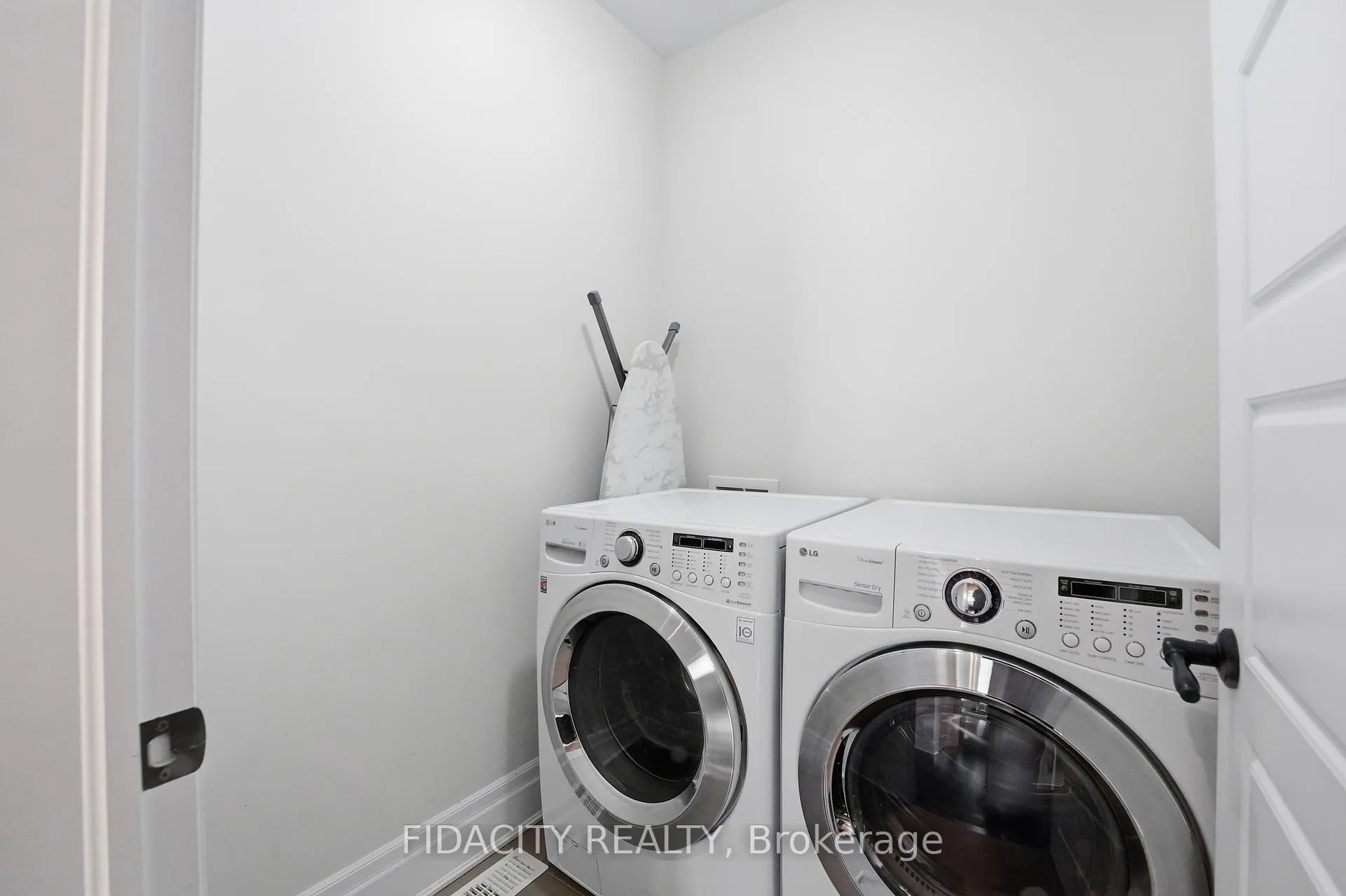 Photo 31 of 374 Gallantry Way, Ottawa, Stittsville (North) — HOMEH