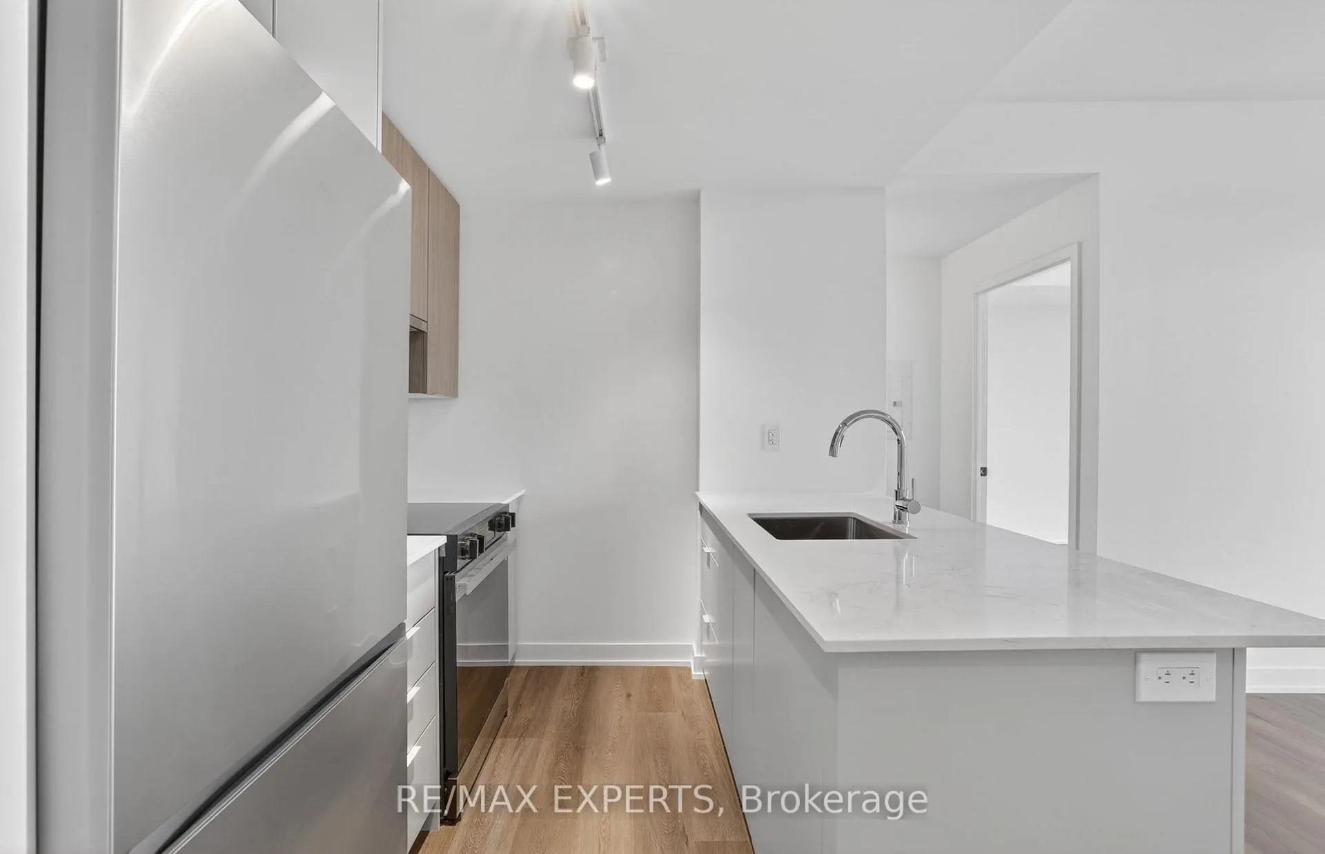 Photo 10 of Unit 601, 2075 Lakeshore Road, Burlington, Brant — HOMEH