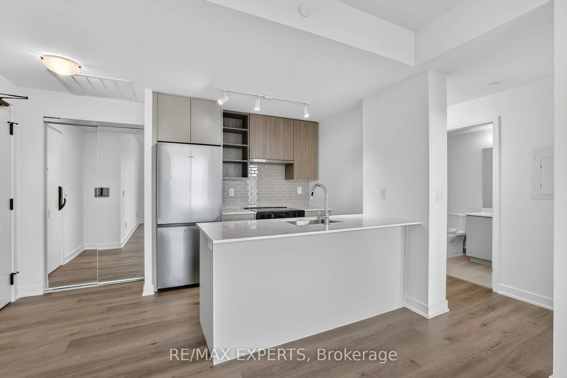 Photo 12 of Unit 601, 2075 Lakeshore Road, Burlington, Brant — HOMEH