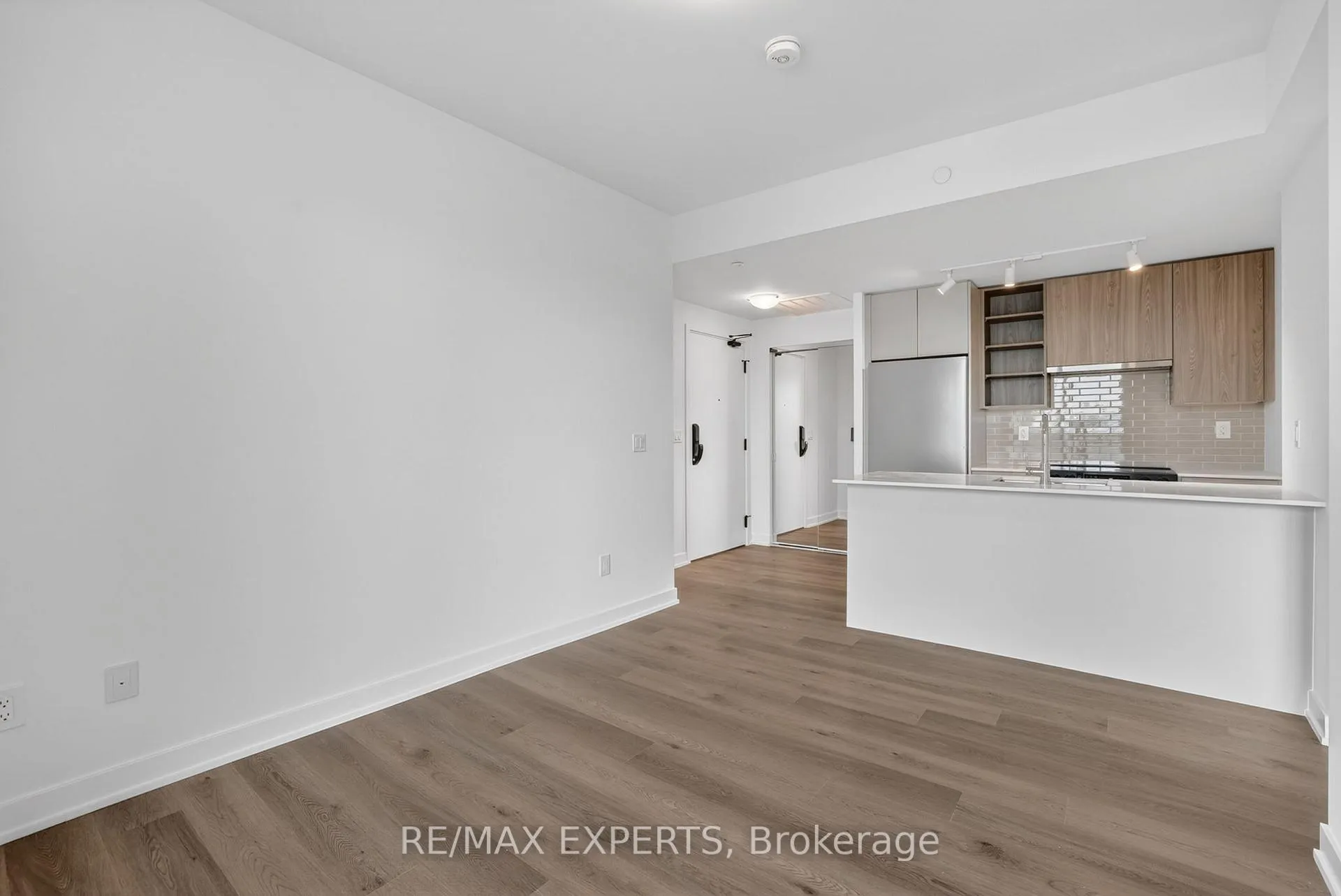 Photo 20 of Unit 601, 2075 Lakeshore Road, Burlington, Brant — HOMEH