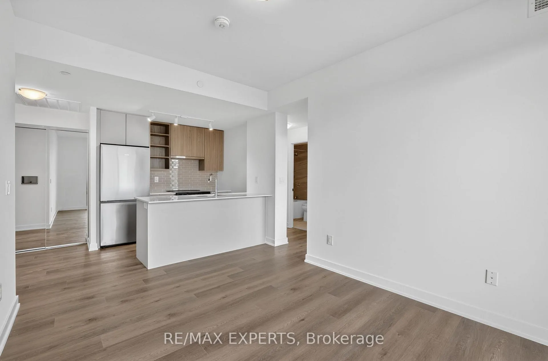 Photo 22 of Unit 601, 2075 Lakeshore Road, Burlington, Brant — HOMEH