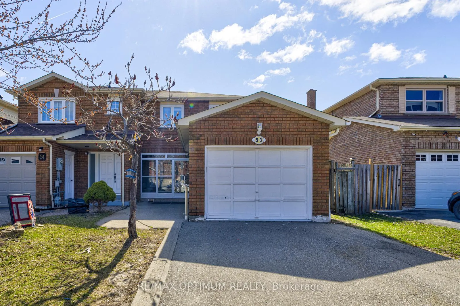 Photo 2 of 53 Dutch Crescent, Brampton, Fletcher's Creek South — HOMEH