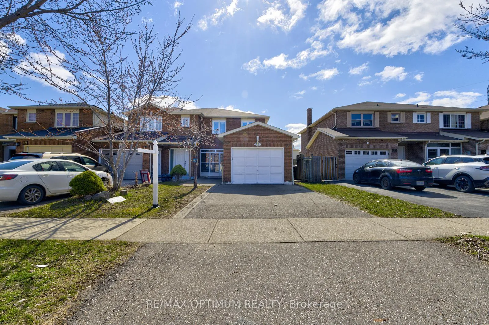 Photo 3 of 53 Dutch Crescent, Brampton, Fletcher's Creek South — HOMEH