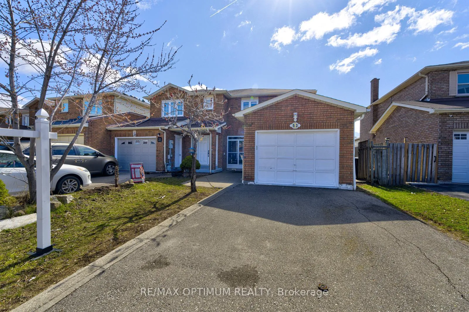 Photo 4 of 53 Dutch Crescent, Brampton, Fletcher's Creek South — HOMEH