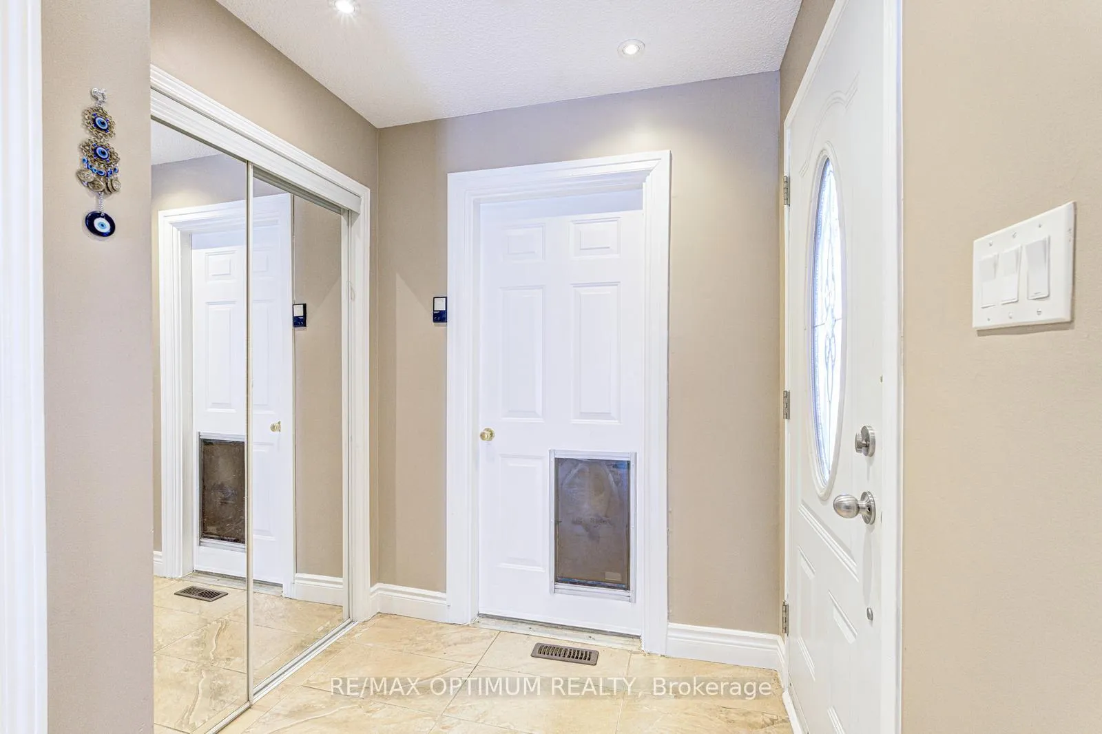 Photo 7 of 53 Dutch Crescent, Brampton, Fletcher's Creek South — HOMEH