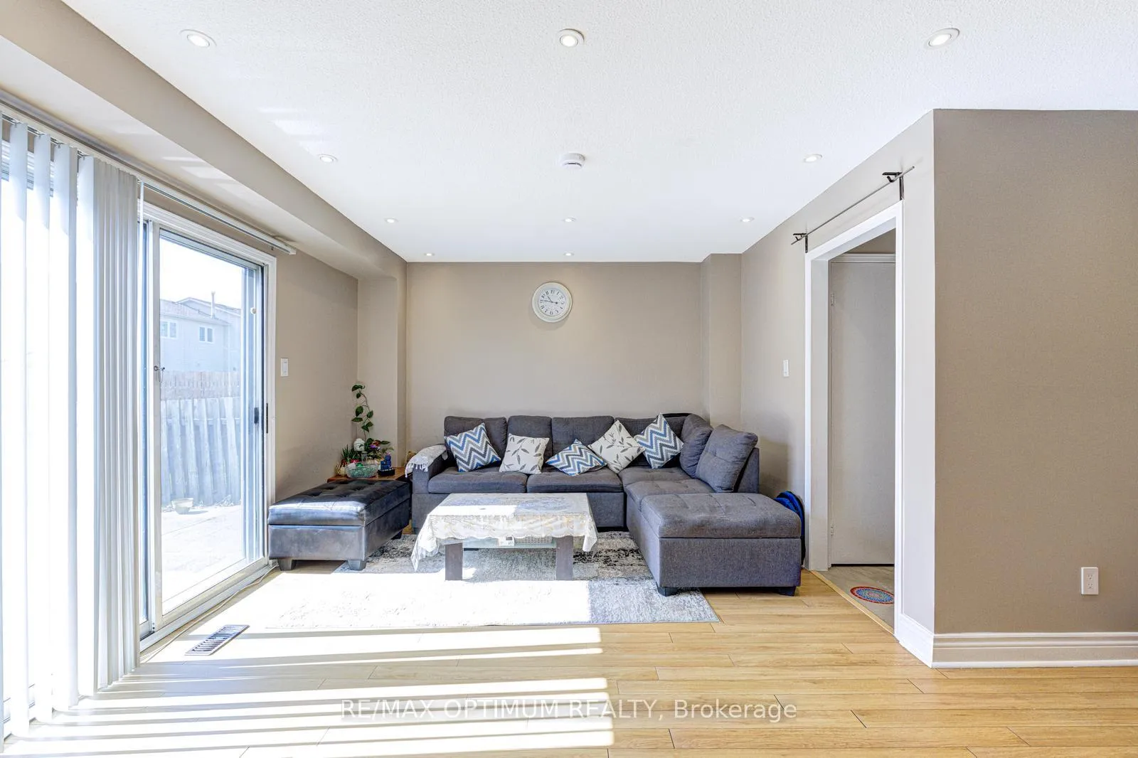 Photo 10 of 53 Dutch Crescent, Brampton, Fletcher's Creek South — HOMEH