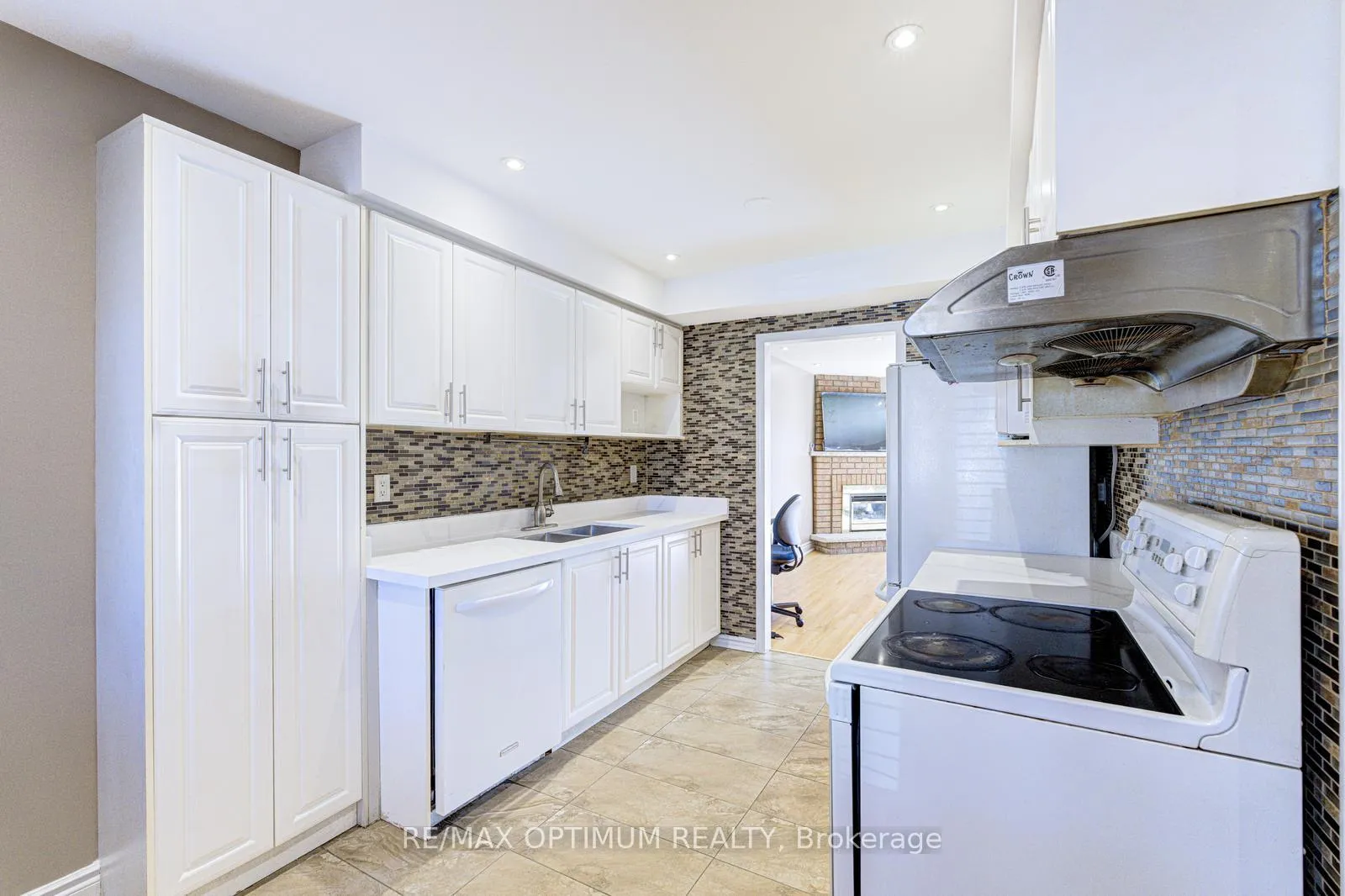 Photo 14 of 53 Dutch Crescent, Brampton, Fletcher's Creek South — HOMEH