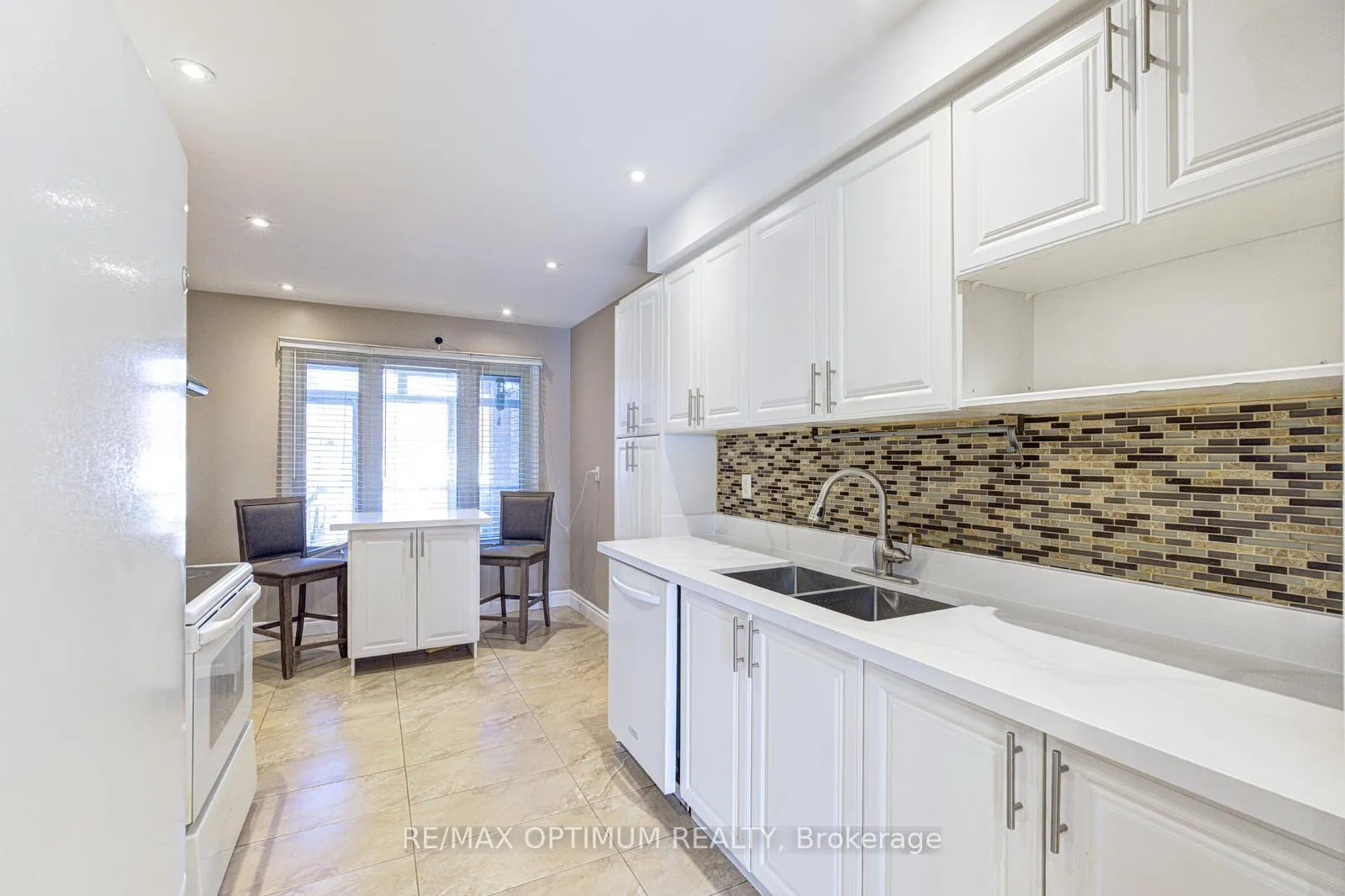 Photo 16 of 53 Dutch Crescent, Brampton, Fletcher's Creek South — HOMEH