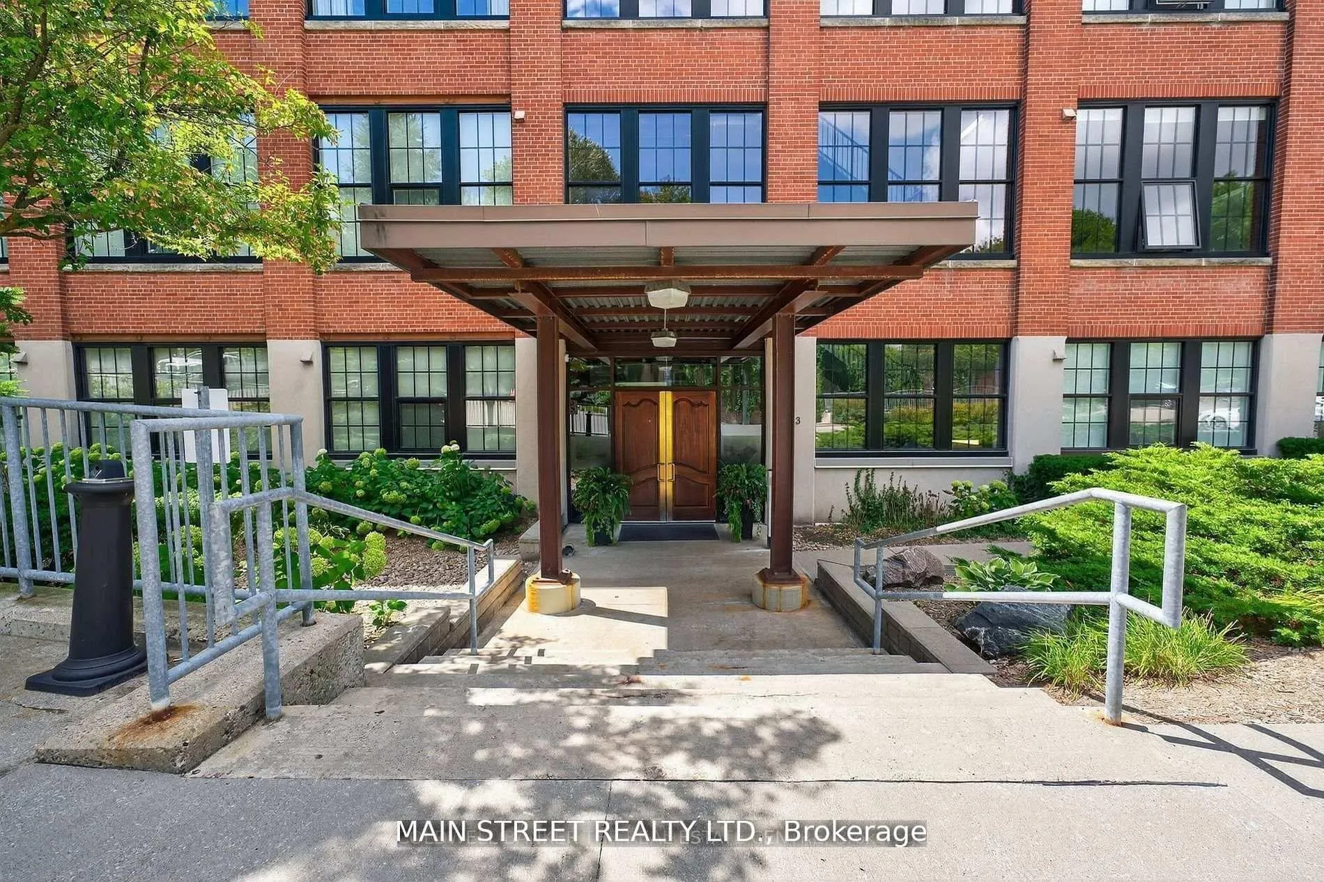 Photo 3 of Unit 310, 543 Timothy Street W, Newmarket, Central Newmarket — HOMEH