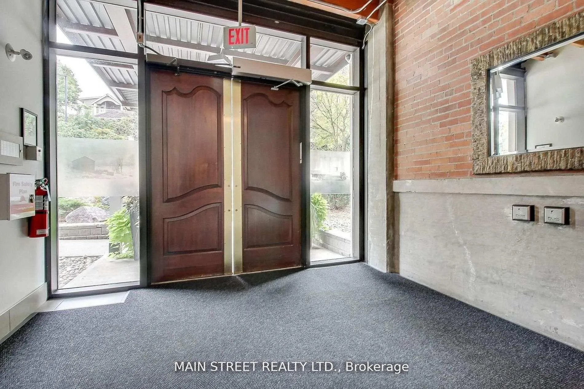 Photo 4 of Unit 310, 543 Timothy Street W, Newmarket, Central Newmarket — HOMEH