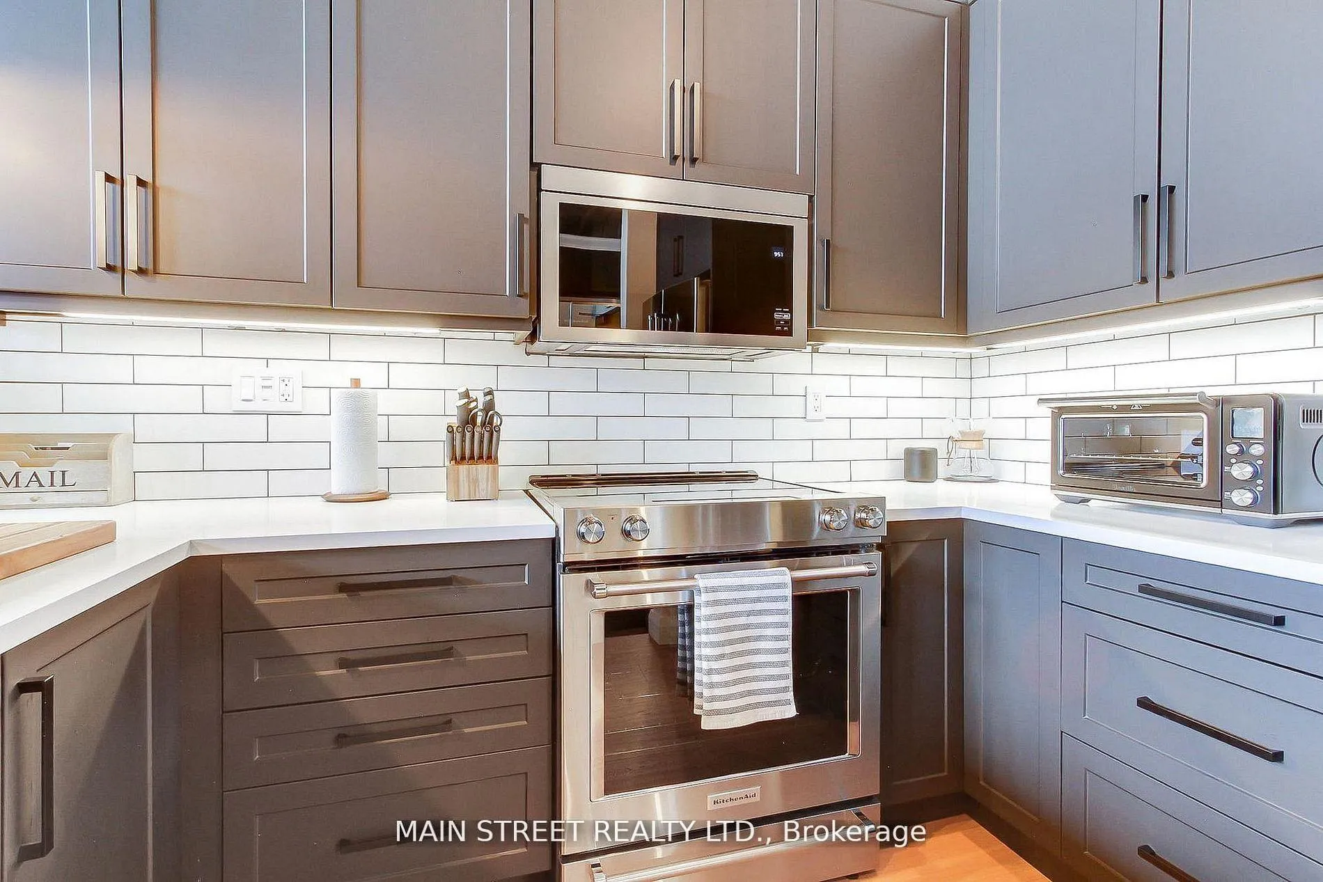 Photo 12 of Unit 310, 543 Timothy Street W, Newmarket, Central Newmarket — HOMEH