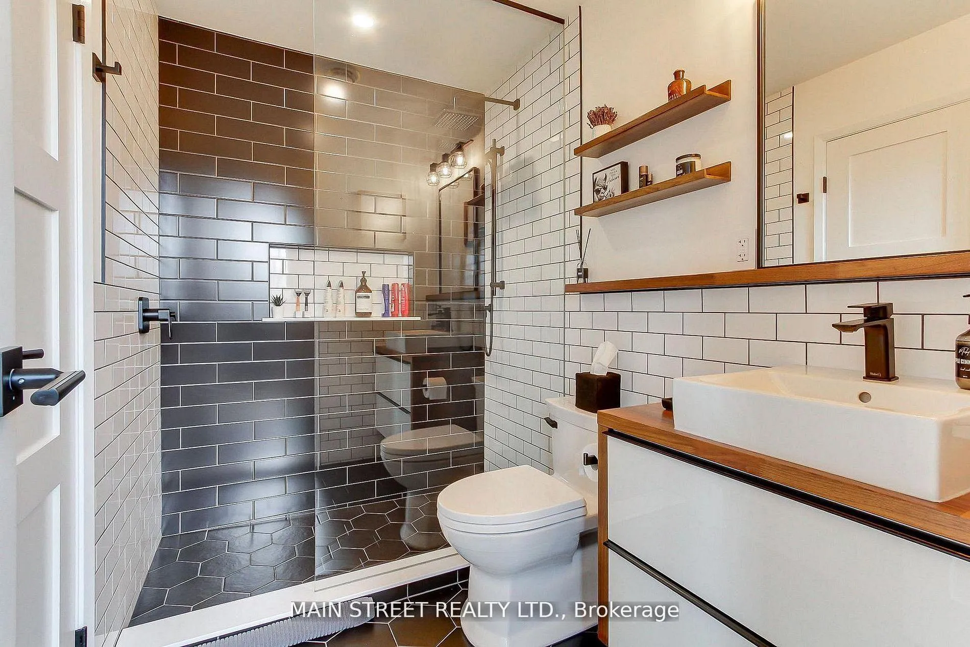 Photo 25 of Unit 310, 543 Timothy Street W, Newmarket, Central Newmarket — HOMEH