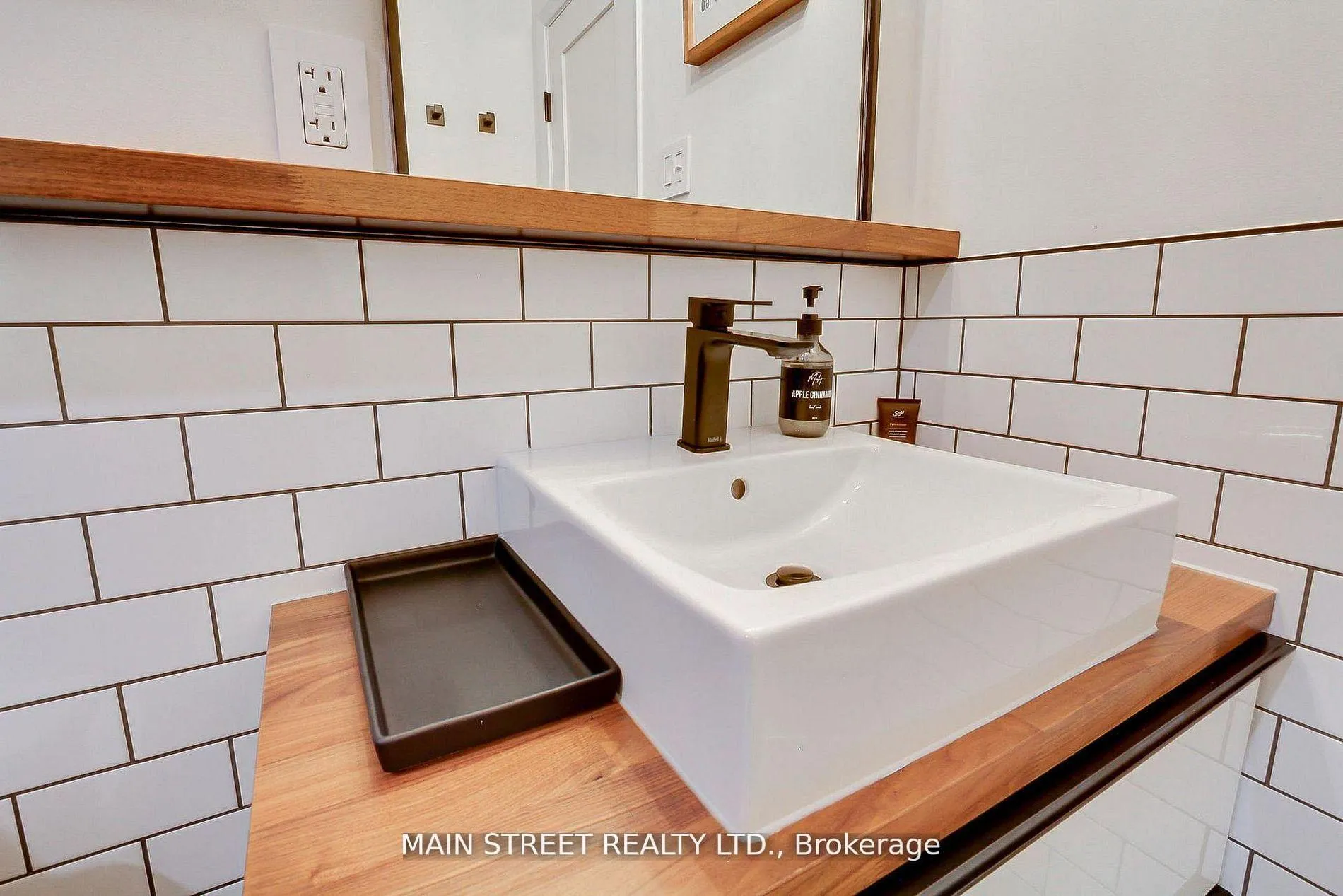 Photo 27 of Unit 310, 543 Timothy Street W, Newmarket, Central Newmarket — HOMEH
