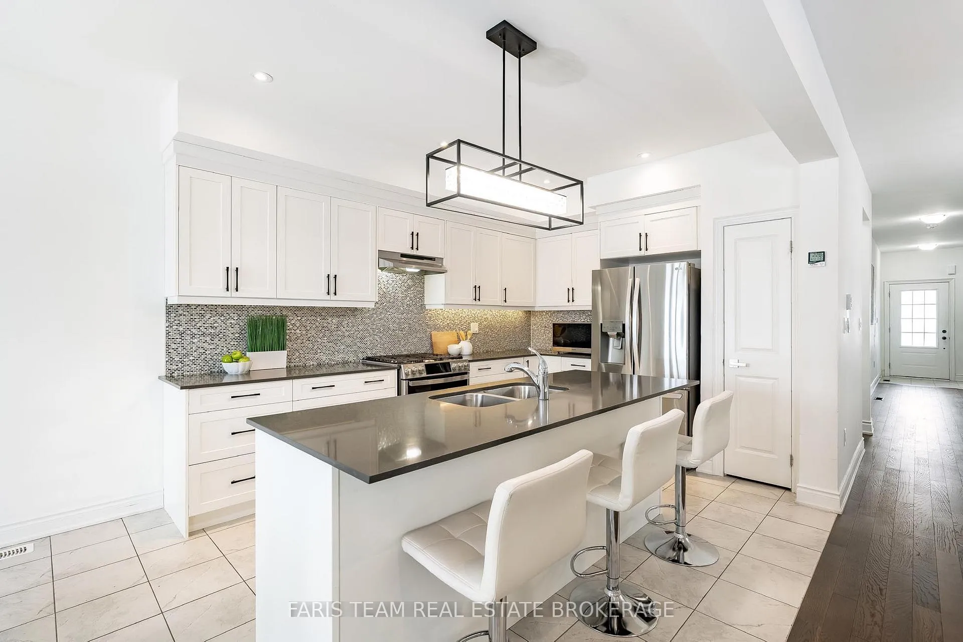 Photo 8 of 27 Harvest Crescent, Barrie, Rural Barrie Southeast — HOMEH