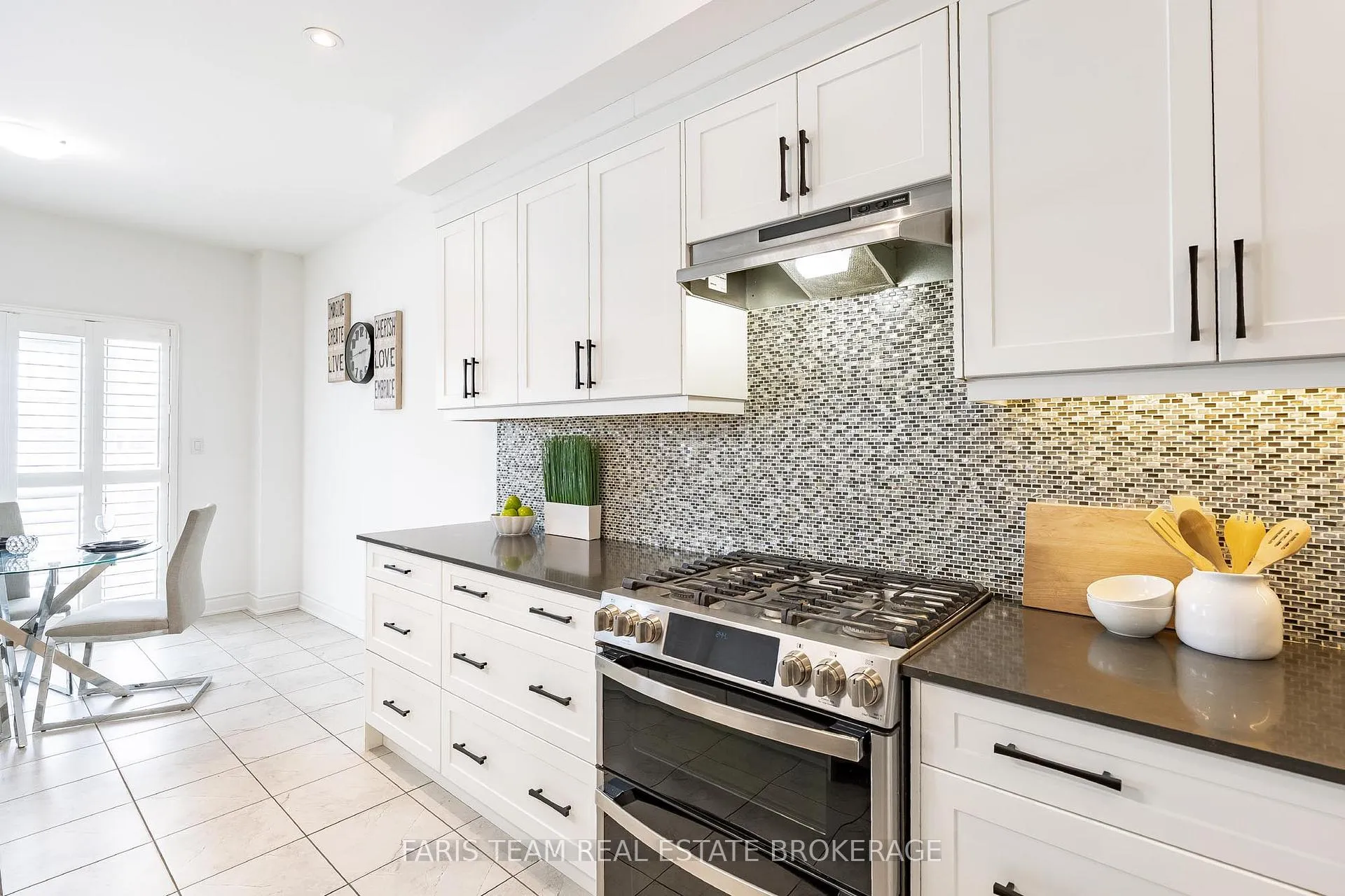 Photo 10 of 27 Harvest Crescent, Barrie, Rural Barrie Southeast — HOMEH