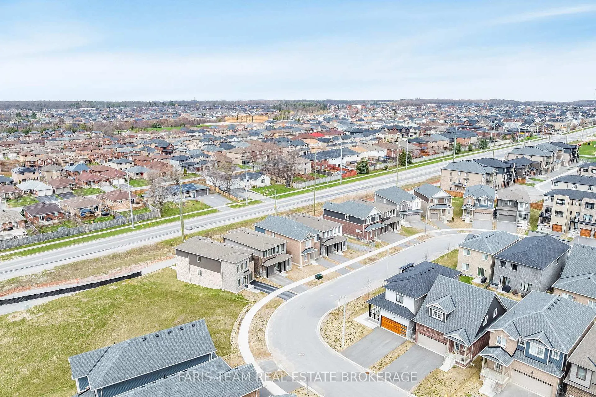 Photo 39 of 27 Harvest Crescent, Barrie, Rural Barrie Southeast — HOMEH