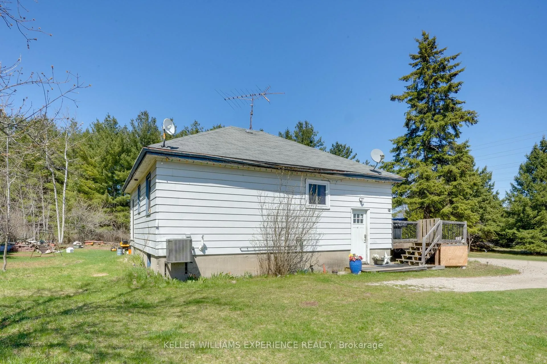 Photo 3 of 6464 County Road 10, Essa, Rural Essa — HOMEH