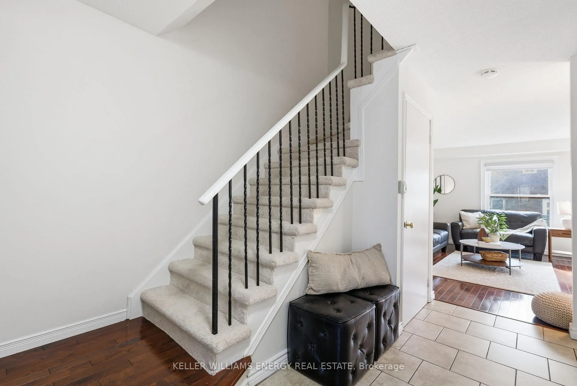 Photo 7 of 35 Gates Crescent, Ajax, South East — HOMEH