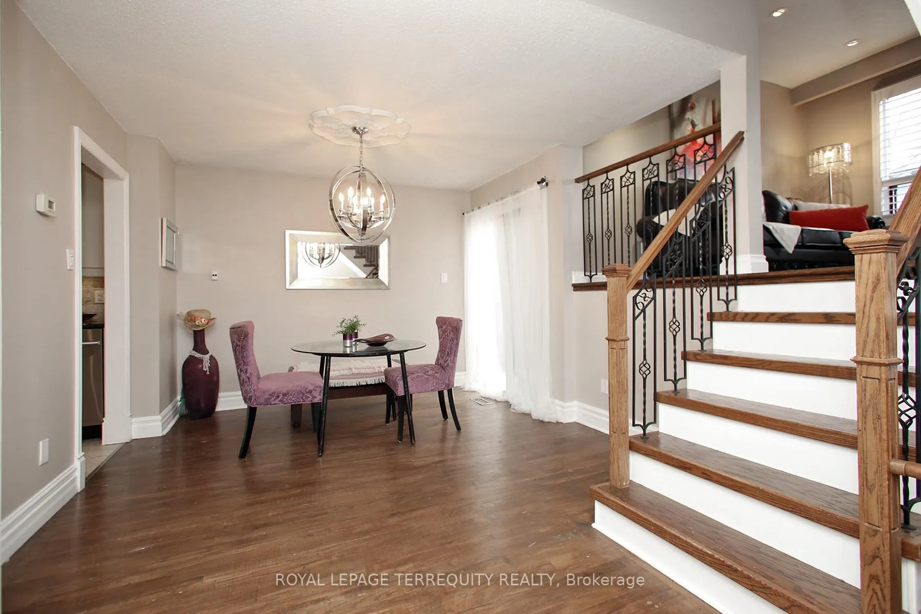 Photo 4 of 49 Weybridge Trail, Brampton, Madoc — HOMEH
