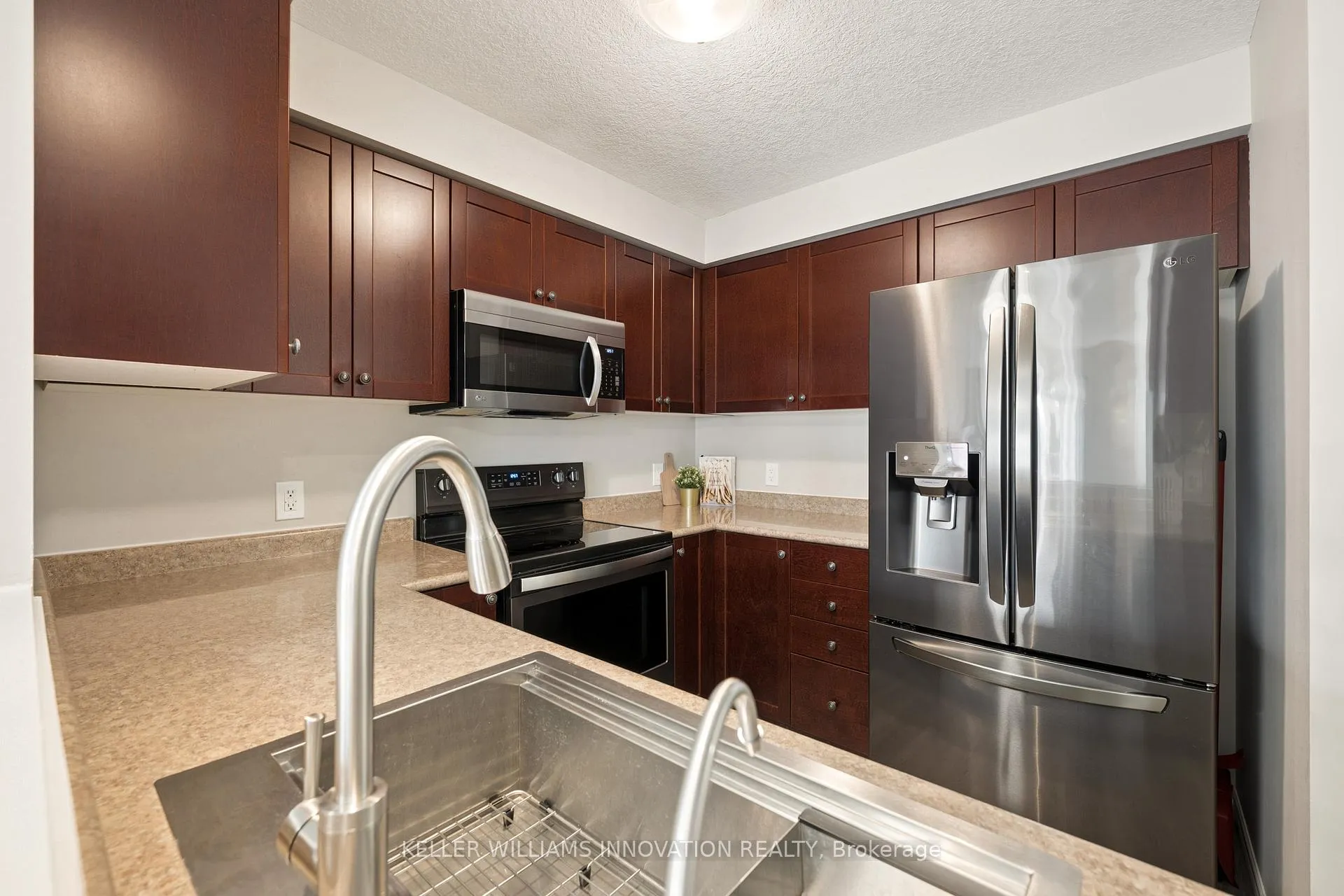 Photo 12 of 951 Zeller Crescent, Kitchener — HOMEH