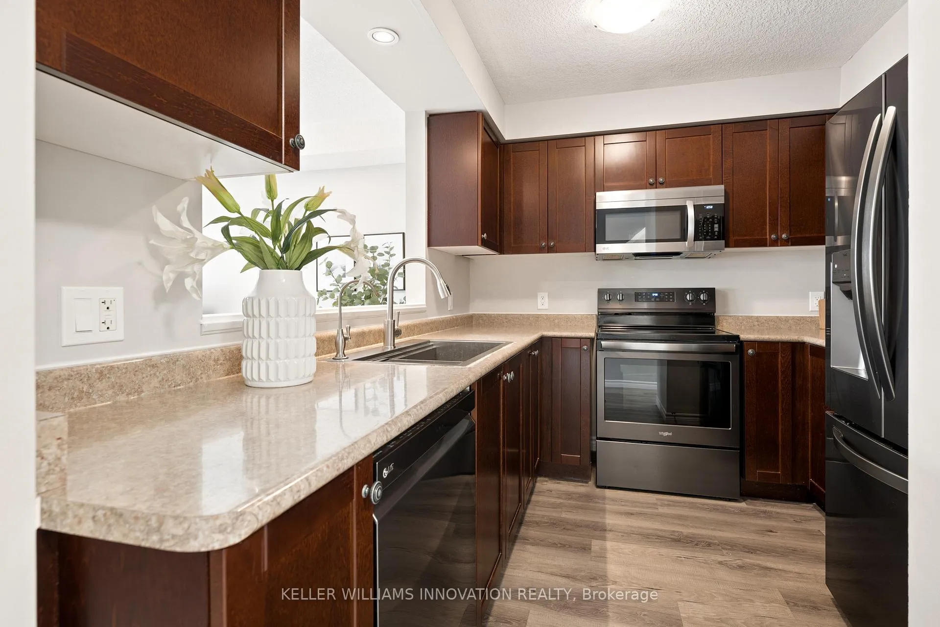 Photo 13 of 951 Zeller Crescent, Kitchener — HOMEH