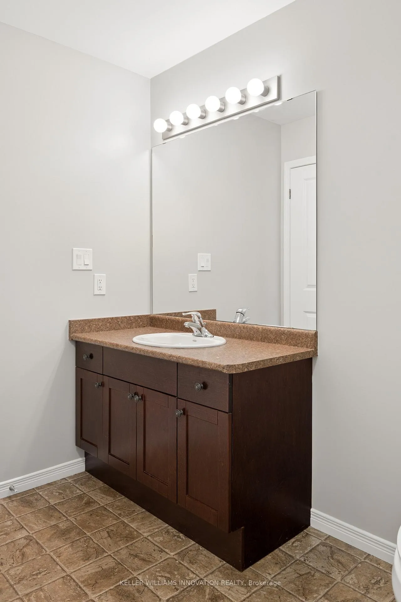Photo 21 of 951 Zeller Crescent, Kitchener — HOMEH