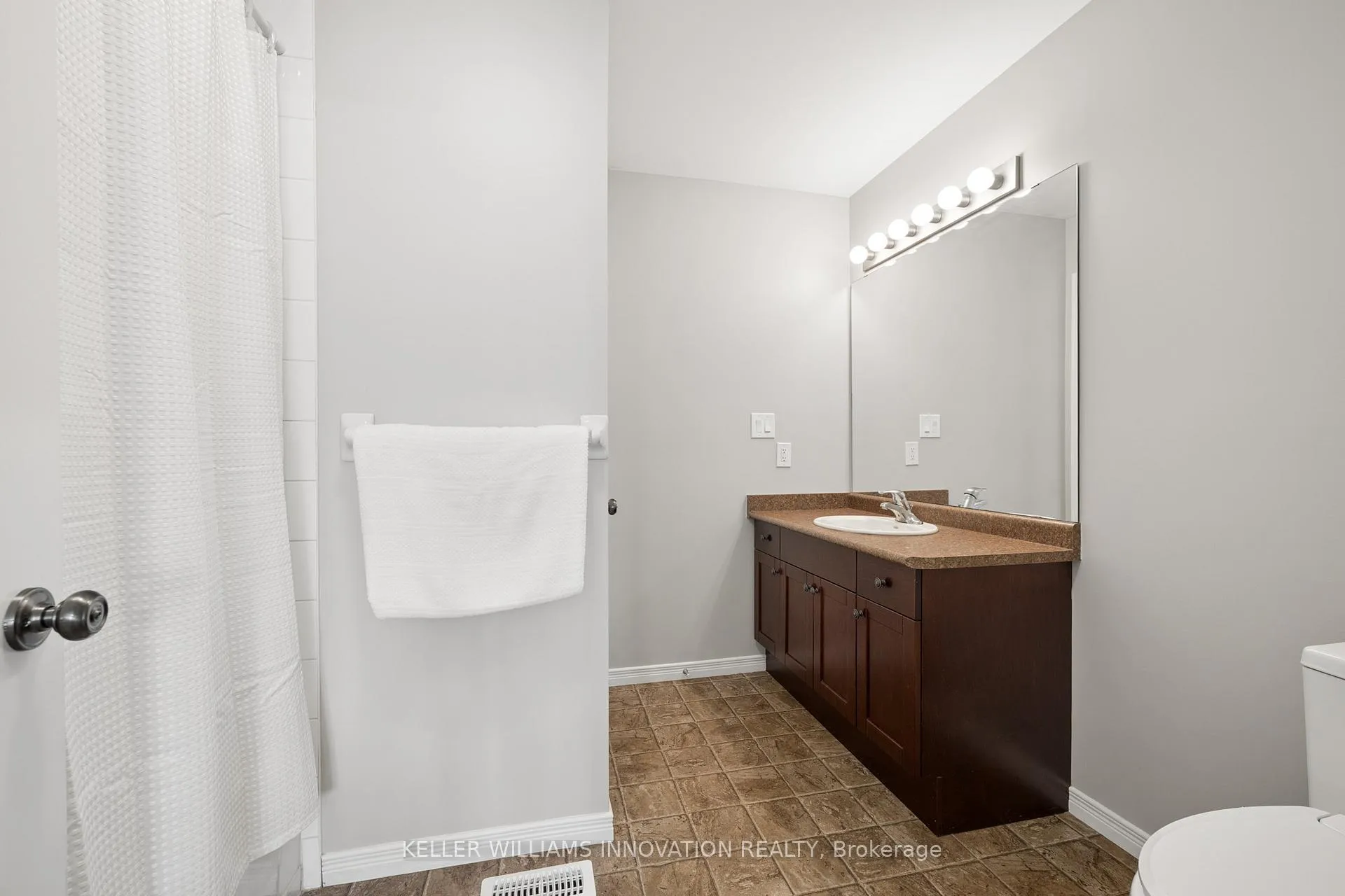 Photo 22 of 951 Zeller Crescent, Kitchener — HOMEH