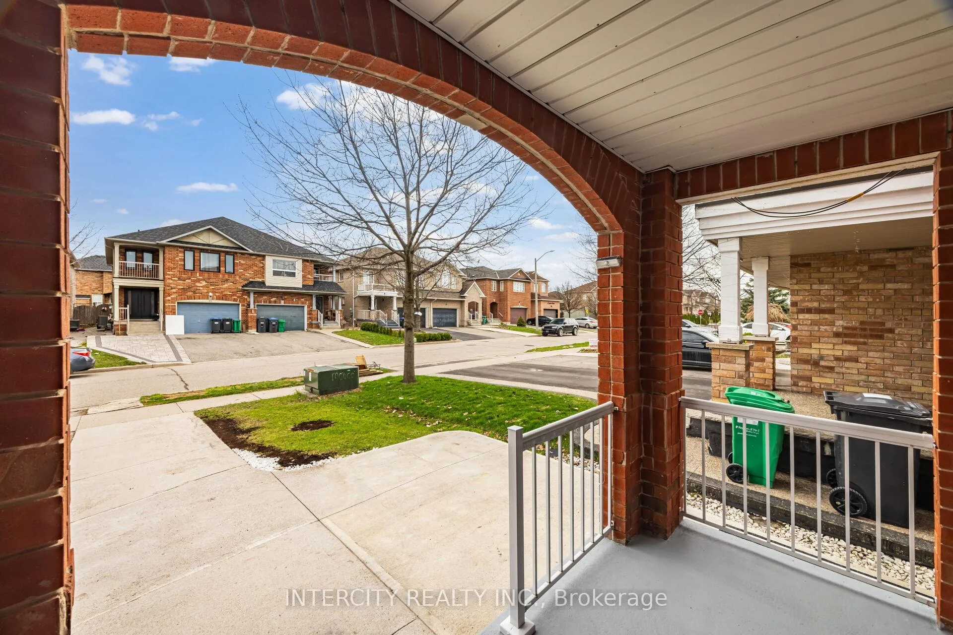 Photo 4 of 10 Capistro Street, Brampton, Fletcher's Meadow — HOMEH