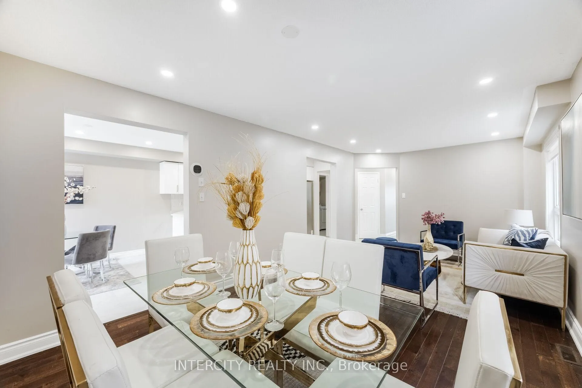 Photo 11 of 10 Capistro Street, Brampton, Fletcher's Meadow — HOMEH