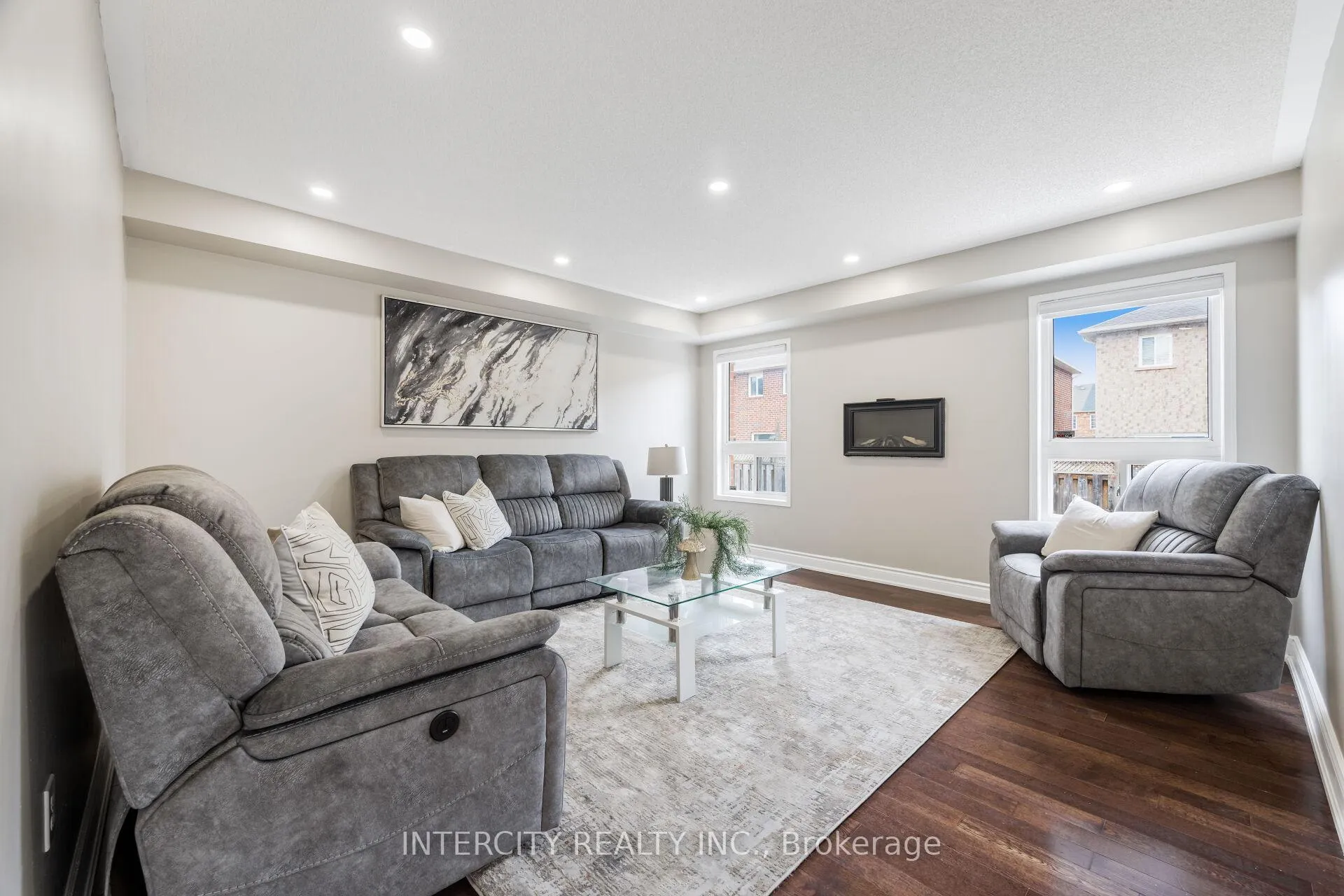 Photo 13 of 10 Capistro Street, Brampton, Fletcher's Meadow — HOMEH
