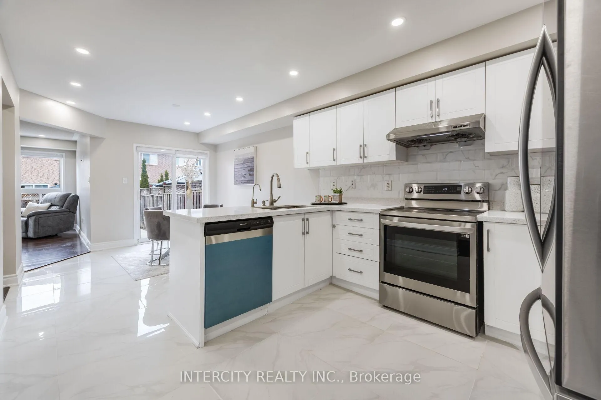 Photo 19 of 10 Capistro Street, Brampton, Fletcher's Meadow — HOMEH