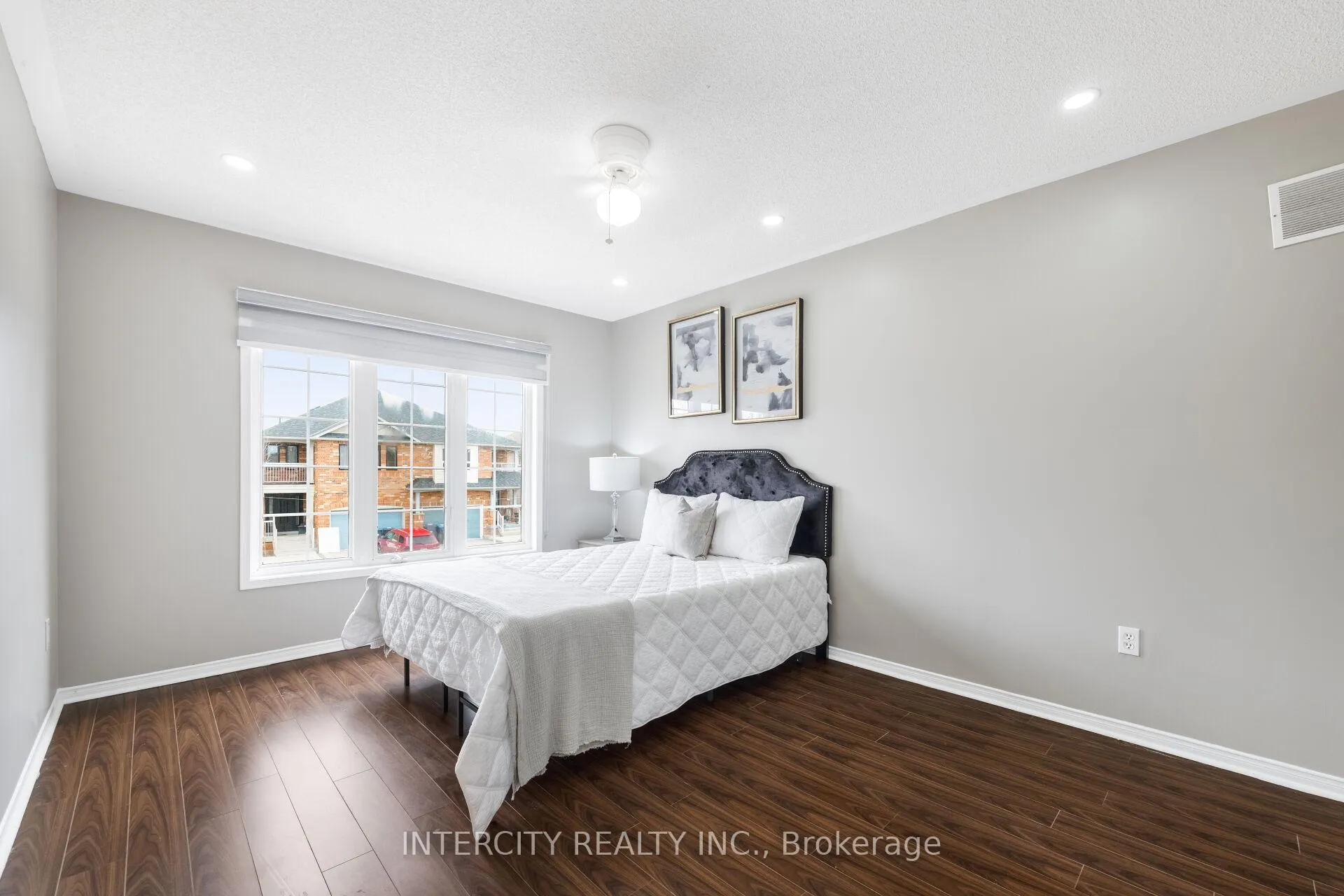 Photo 33 of 10 Capistro Street, Brampton, Fletcher's Meadow — HOMEH