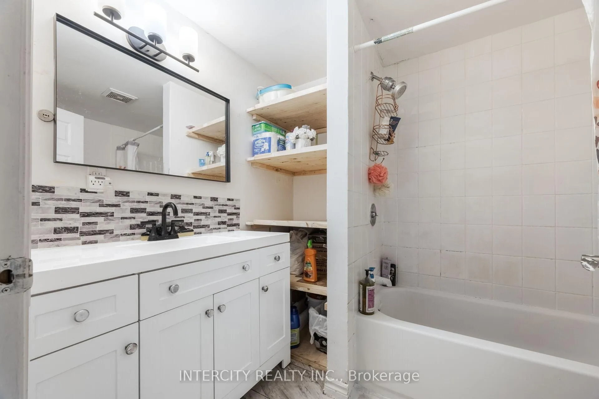 Photo 48 of 10 Capistro Street, Brampton, Fletcher's Meadow — HOMEH