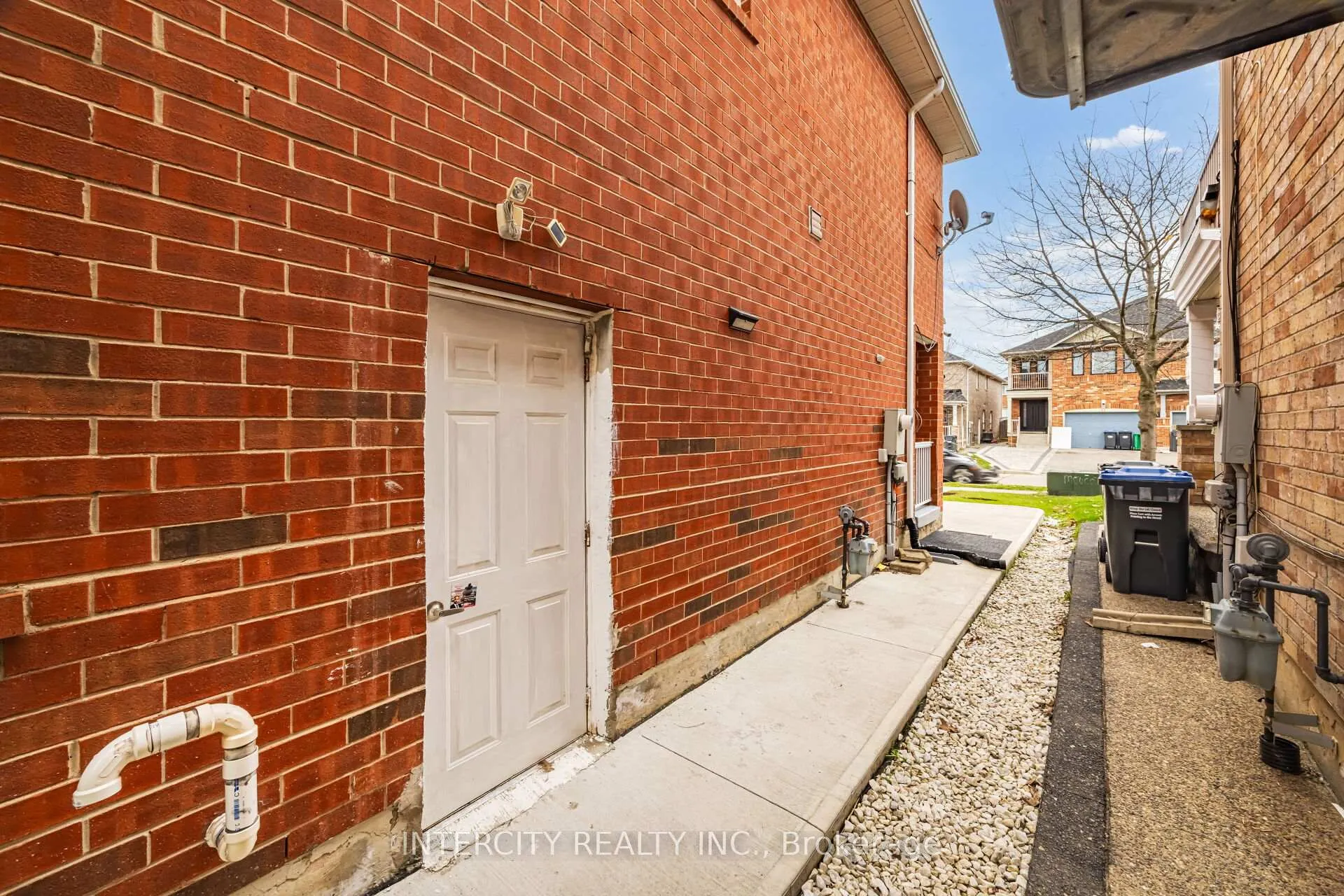 Photo 49 of 10 Capistro Street, Brampton, Fletcher's Meadow — HOMEH