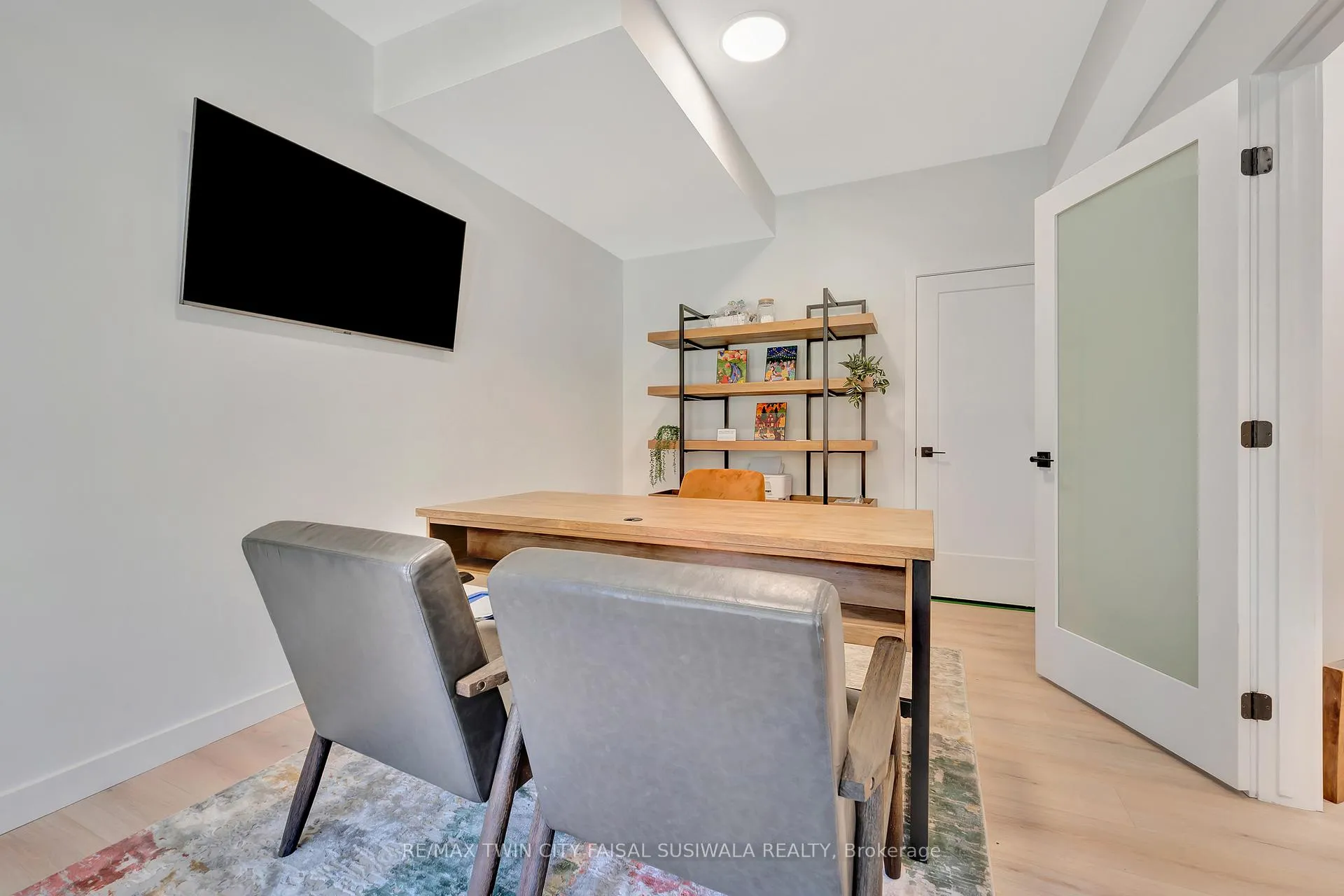 Photo 7 of 33 Mill Street, Kitchener, Victoria Park — HOMEH