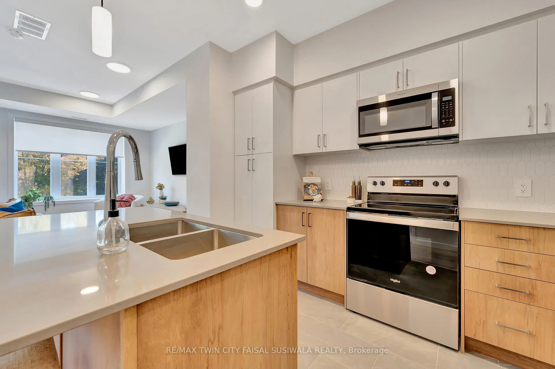 Photo 11 of 33 Mill Street, Kitchener, Victoria Park — HOMEH