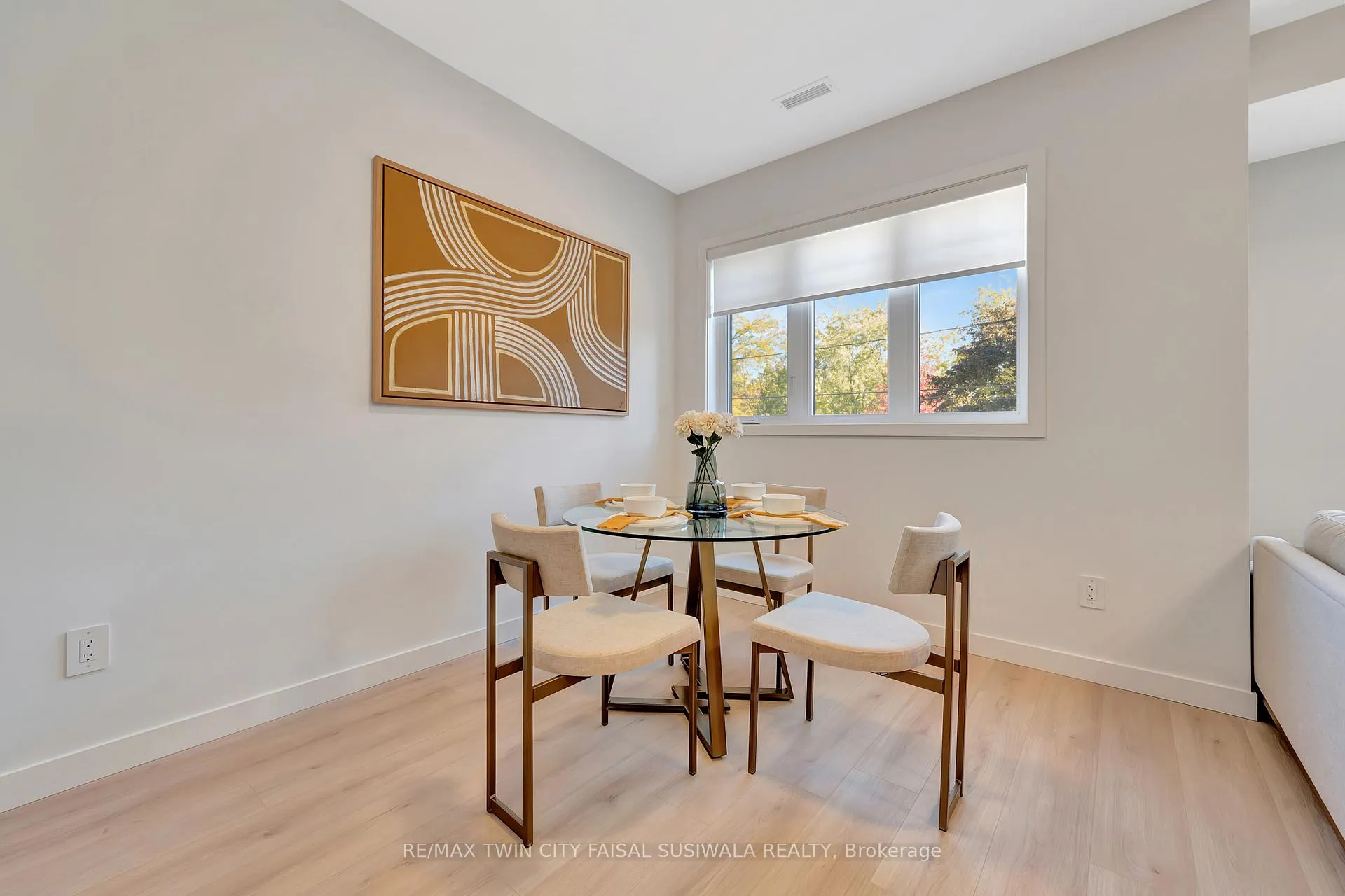 Photo 13 of 33 Mill Street, Kitchener, Victoria Park — HOMEH
