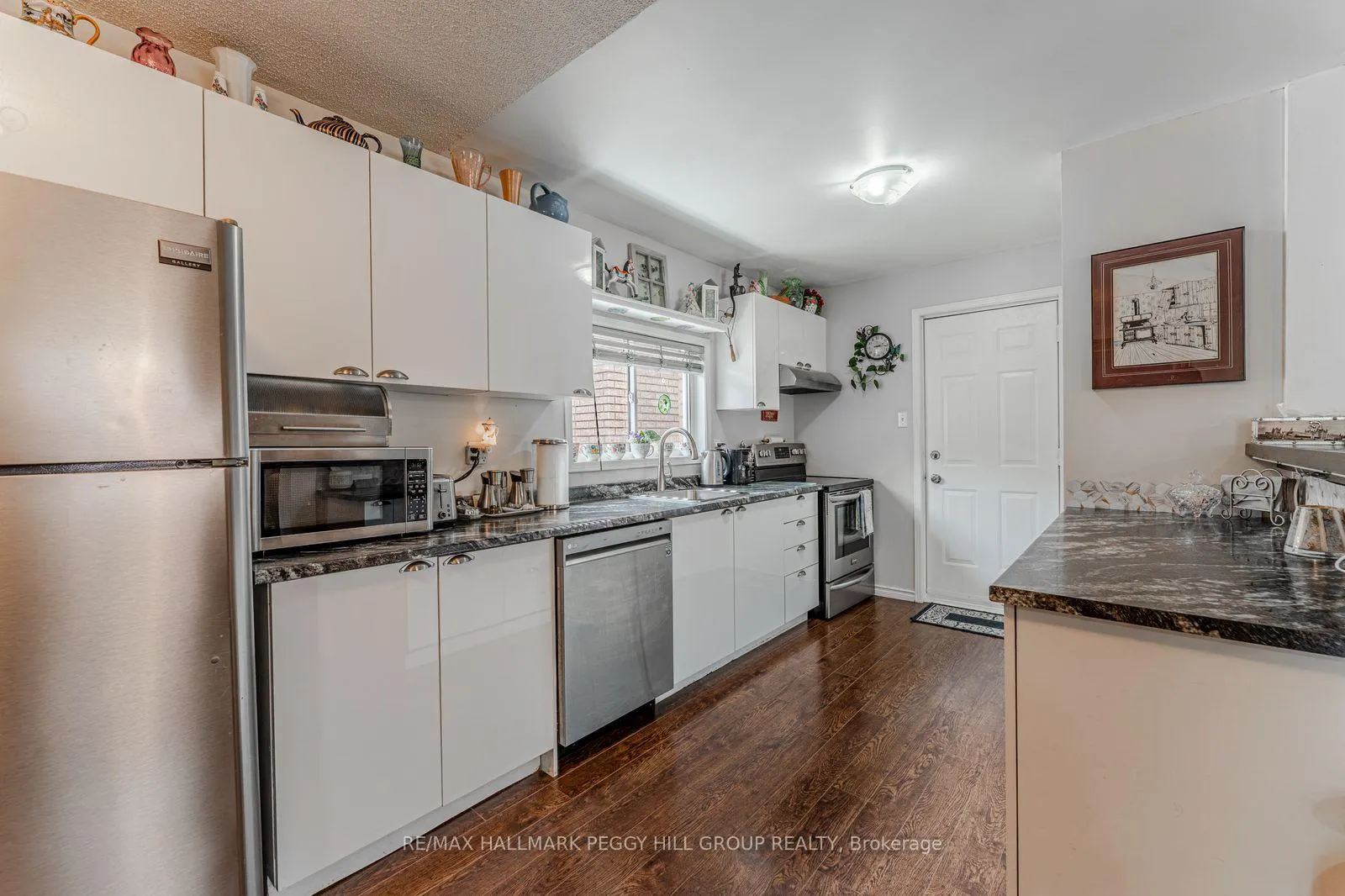 Photo 3 of 132 Benson Drive, Barrie, Northwest — HOMEH