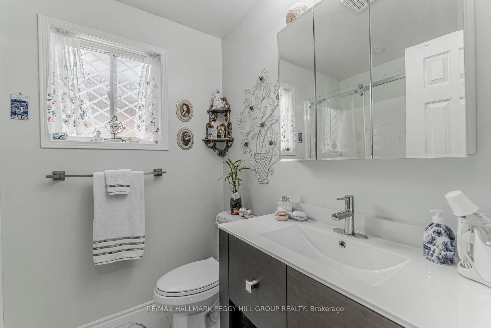 Photo 7 of 132 Benson Drive, Barrie, Northwest — HOMEH