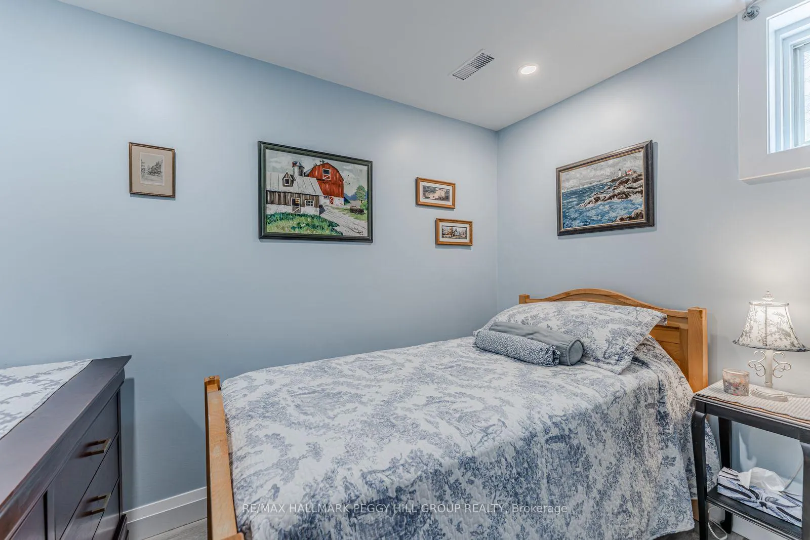Photo 11 of 132 Benson Drive, Barrie, Northwest — HOMEH