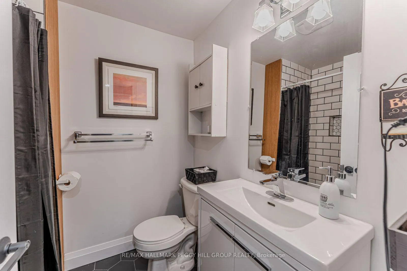 Photo 12 of 132 Benson Drive, Barrie, Northwest — HOMEH