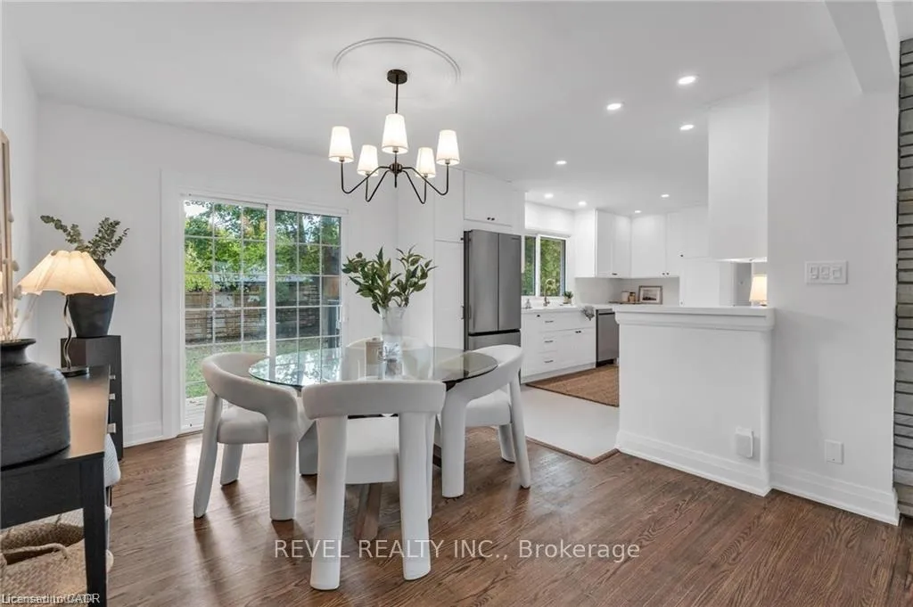 Photo 5 of 95 Seneca Drive, Hamilton, Ancaster — HOMEH