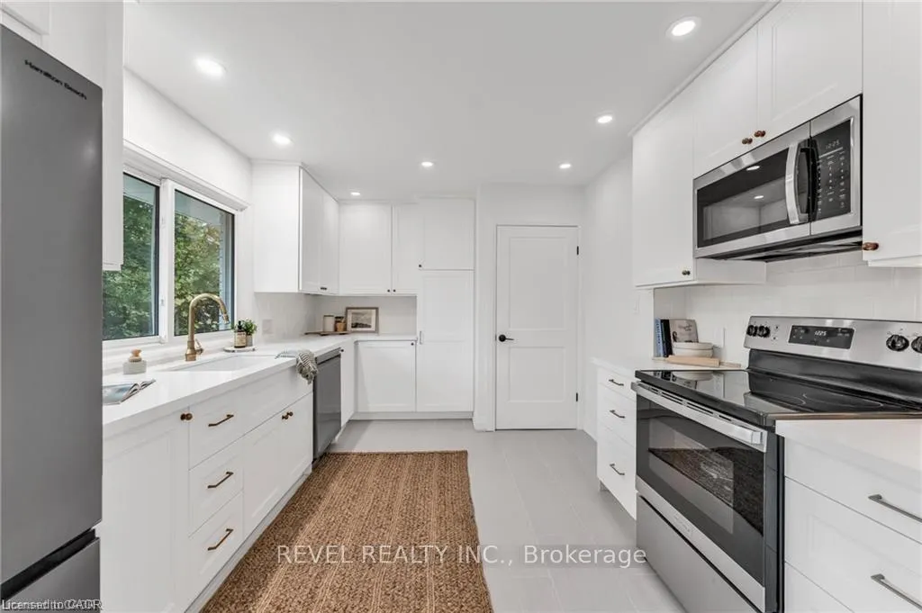 Photo 8 of 95 Seneca Drive, Hamilton, Ancaster — HOMEH