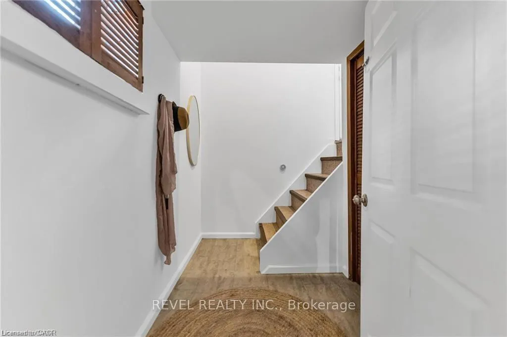 Photo 24 of 95 Seneca Drive, Hamilton, Ancaster — HOMEH