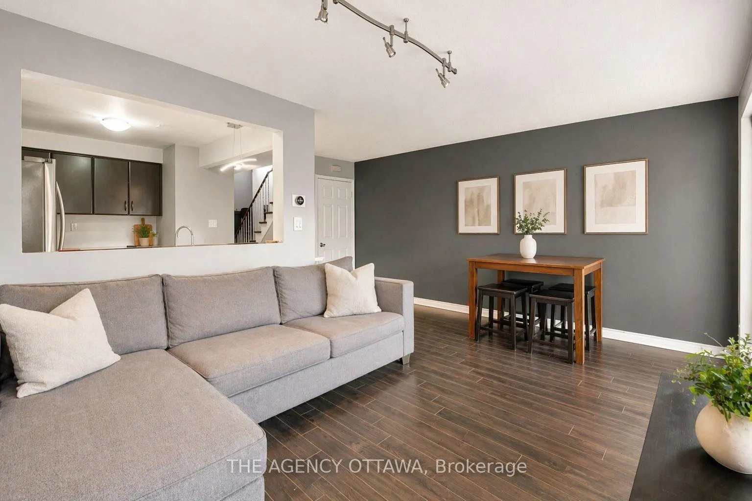 Photo 2 of Unit 9, 10 Collins Crescent, Brampton, Brampton North — HOMEH