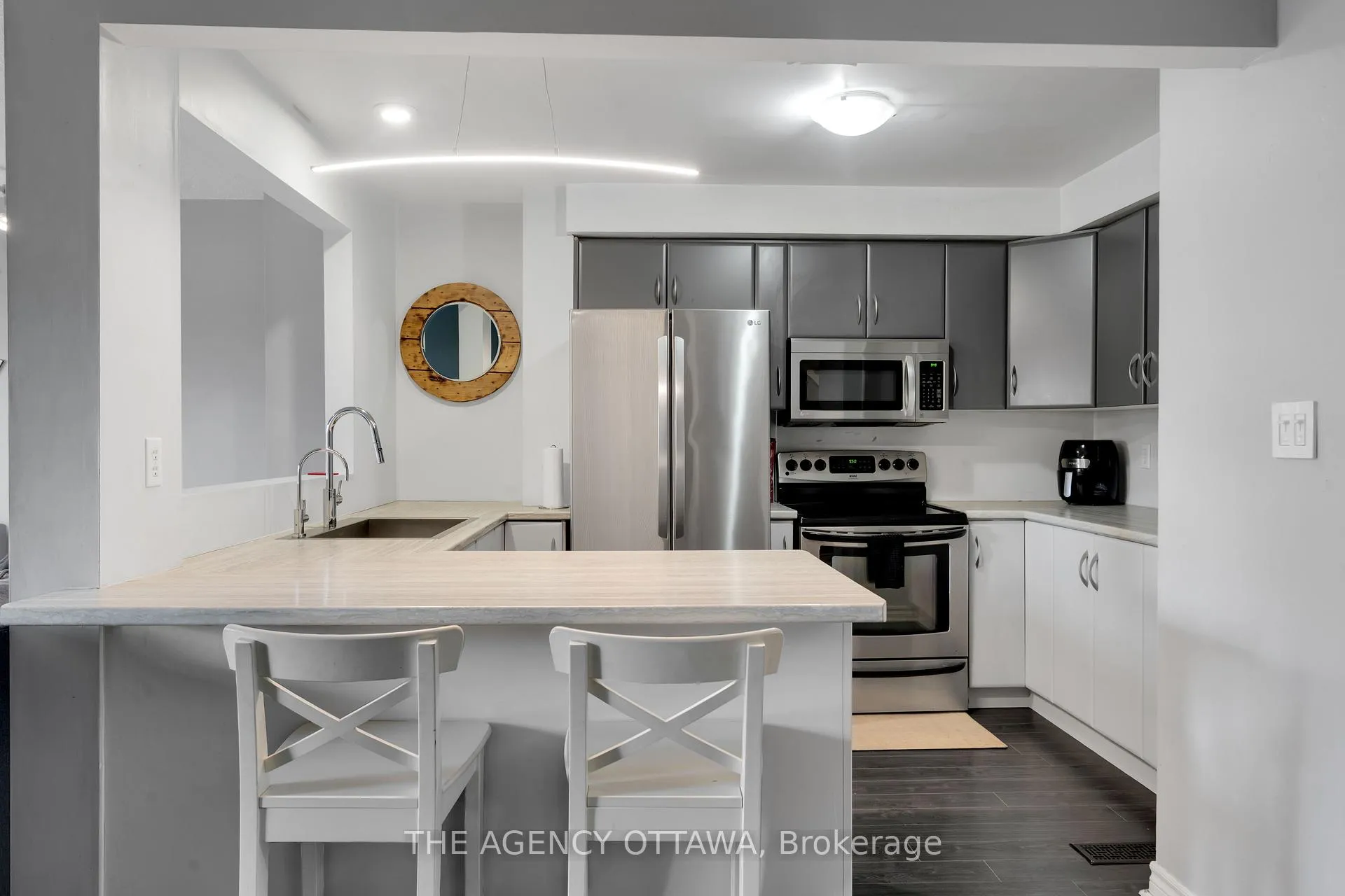 Photo 3 of Unit 9, 10 Collins Crescent, Brampton, Brampton North — HOMEH