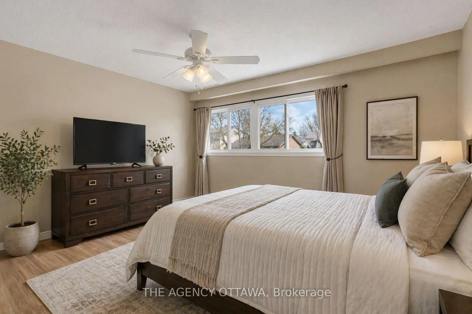Photo 4 of Unit 9, 10 Collins Crescent, Brampton, Brampton North — HOMEH