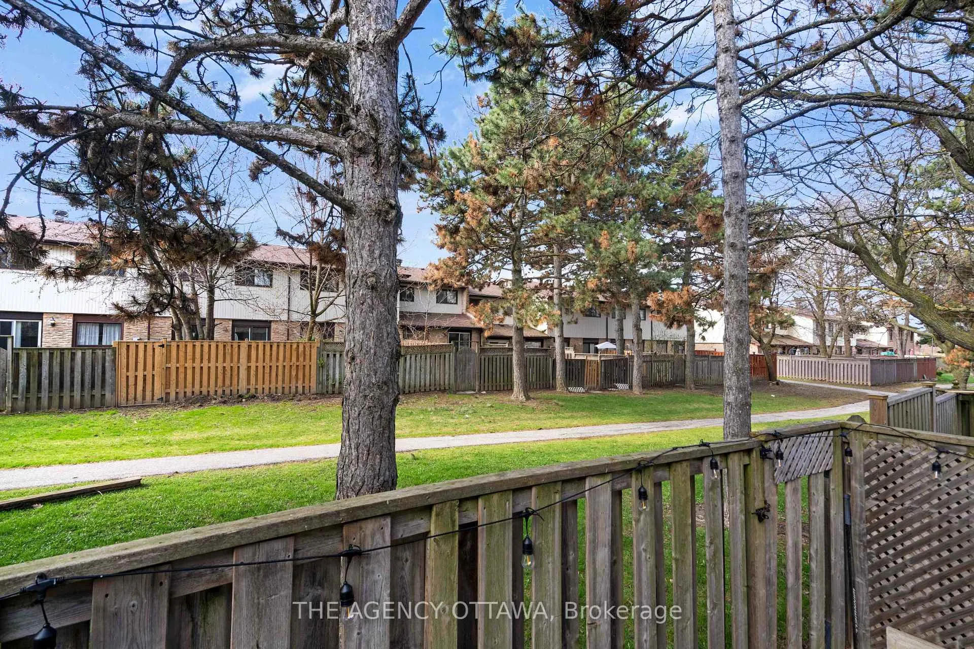 Photo 6 of Unit 9, 10 Collins Crescent, Brampton, Brampton North — HOMEH