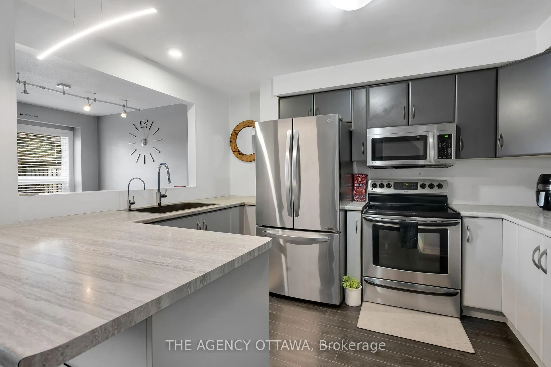 Photo 12 of Unit 9, 10 Collins Crescent, Brampton, Brampton North — HOMEH